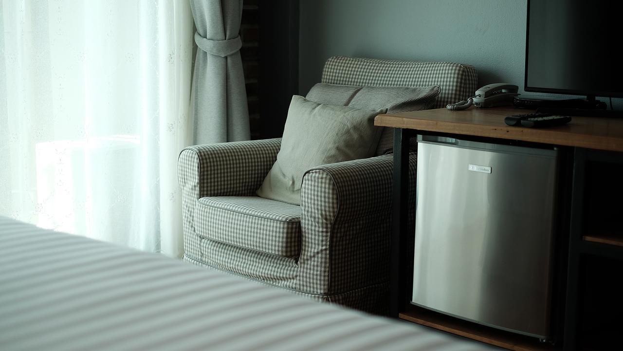 The Brown House Hotel Чаченгсау Экстерьер фото